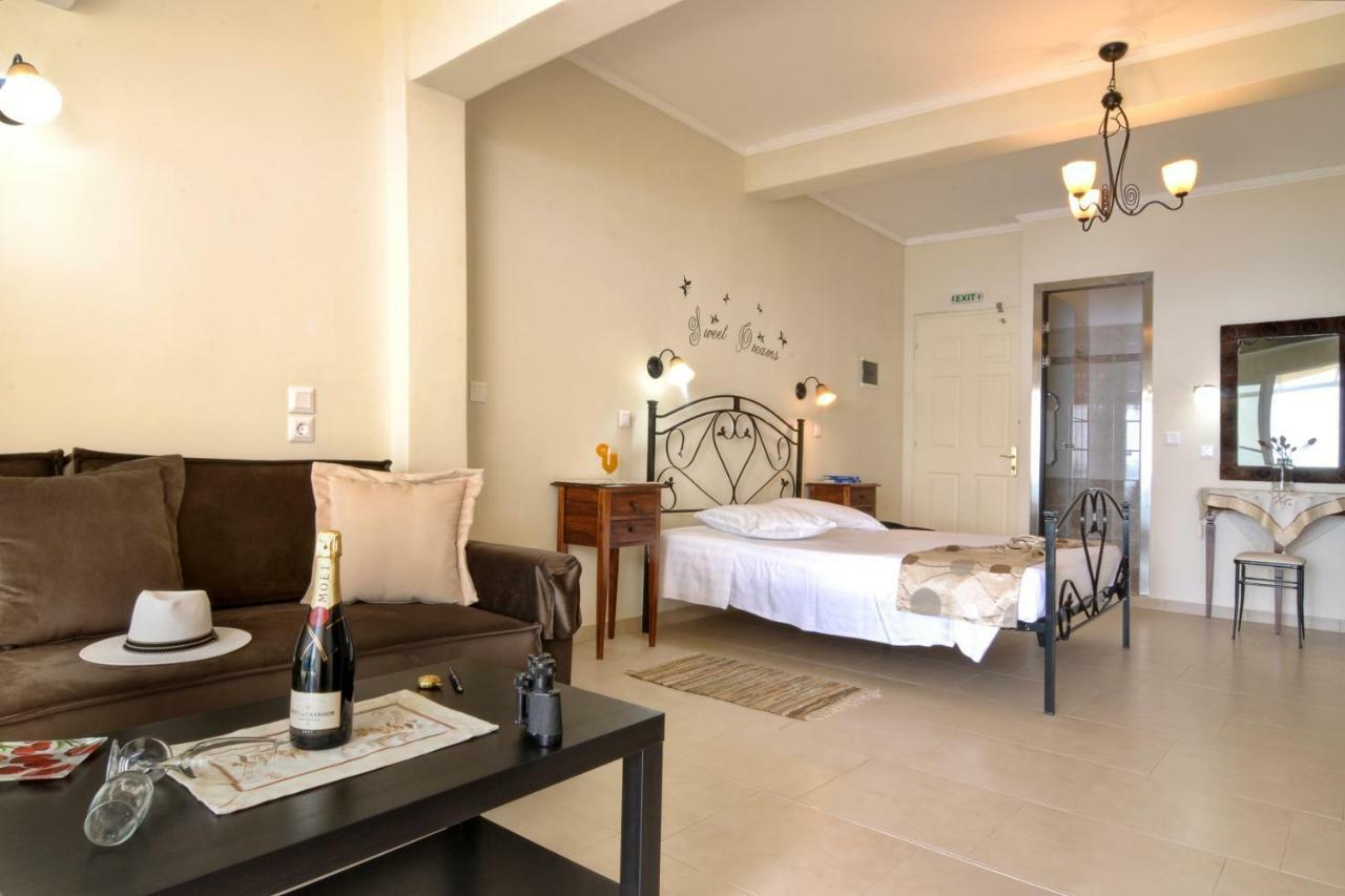Golden Fox Studios And Suites Lakones Экстерьер фото